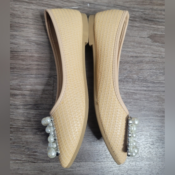 NEW Top Moda Comfort She's Sophisticated Woven Tan Cream & Pearl Buckle Flats 6 - Picture 4 of 13